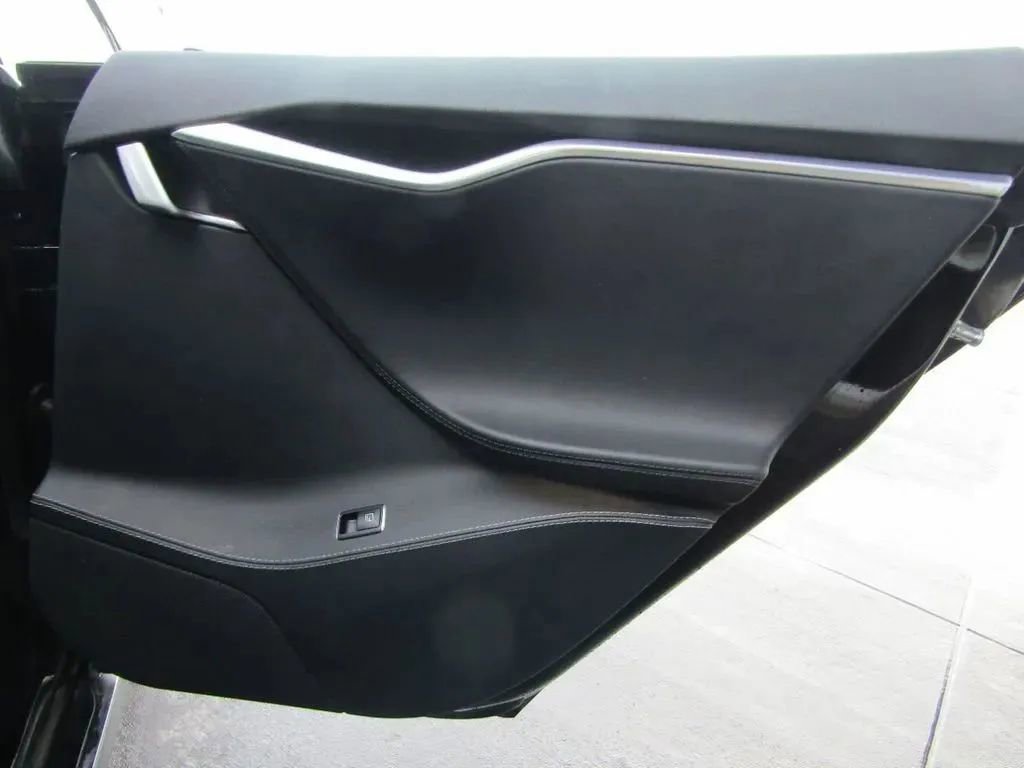 Used 2015 Tesla Model S 85D image 48