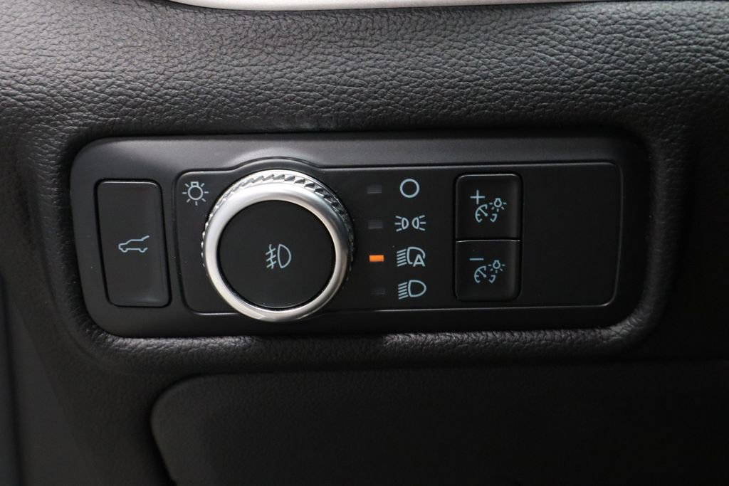 Certified 2022 Ford Explorer XLT w/ Equipment Group 202A image 27