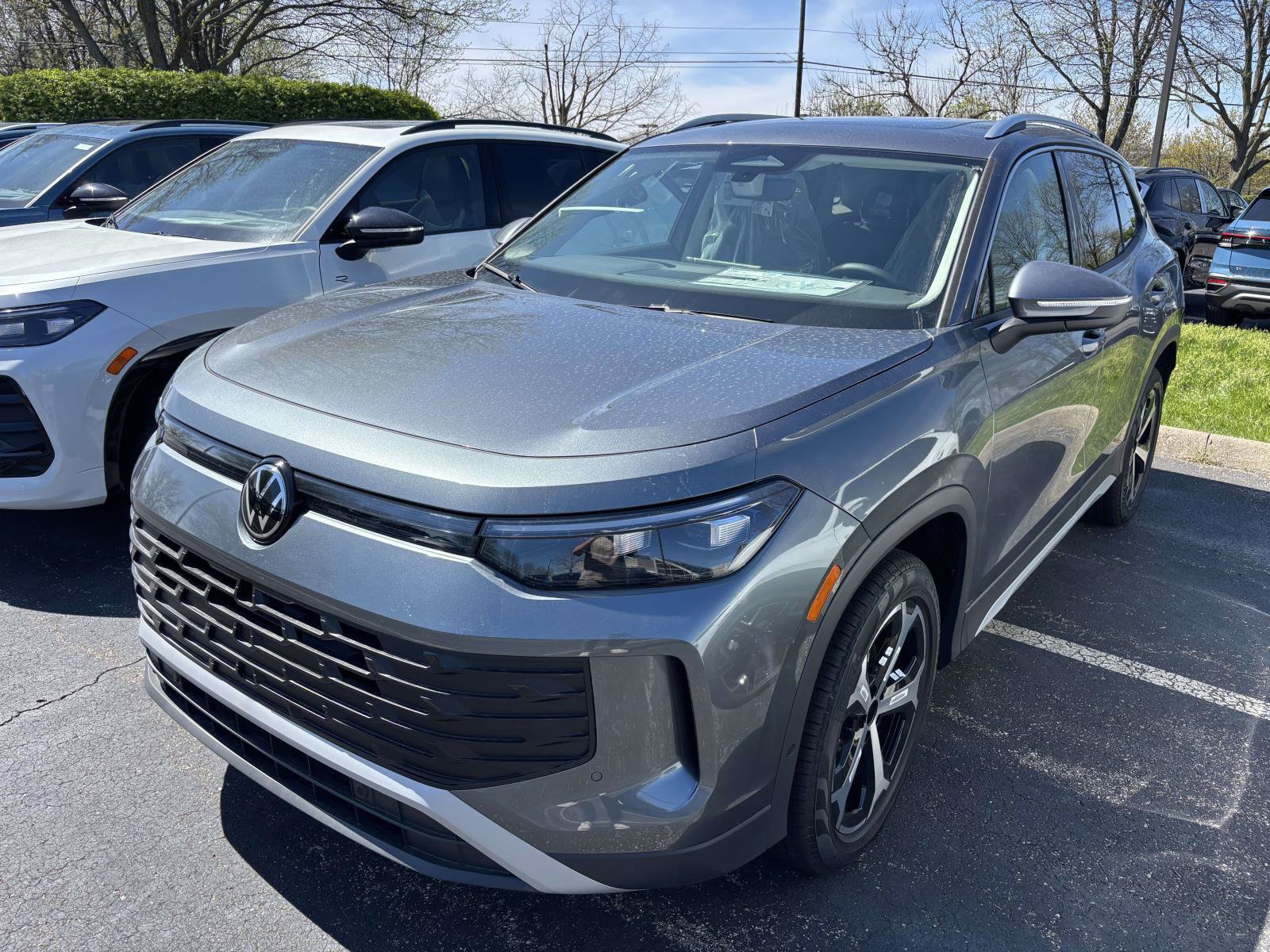 New 2026 Volkswagen Tiguan SE AWD/4WD image 1
