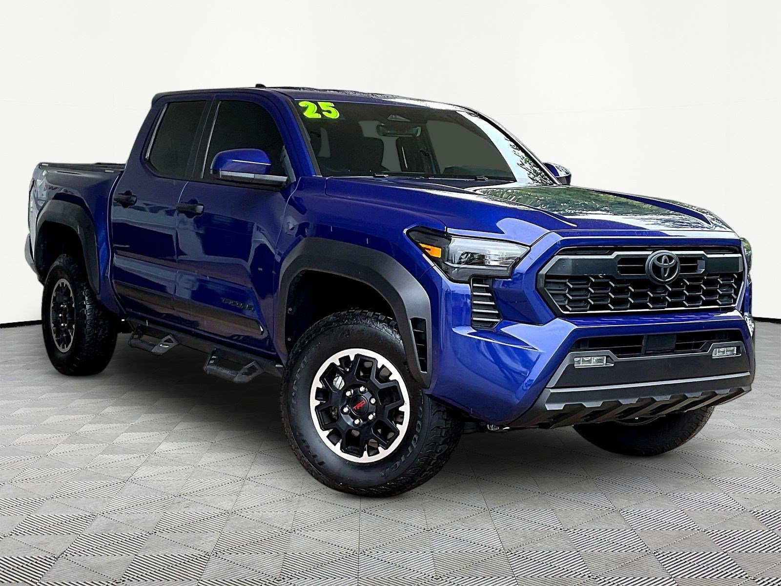Used 2025 Toyota Tacoma TRD Off-Road AWD/4WD image 3