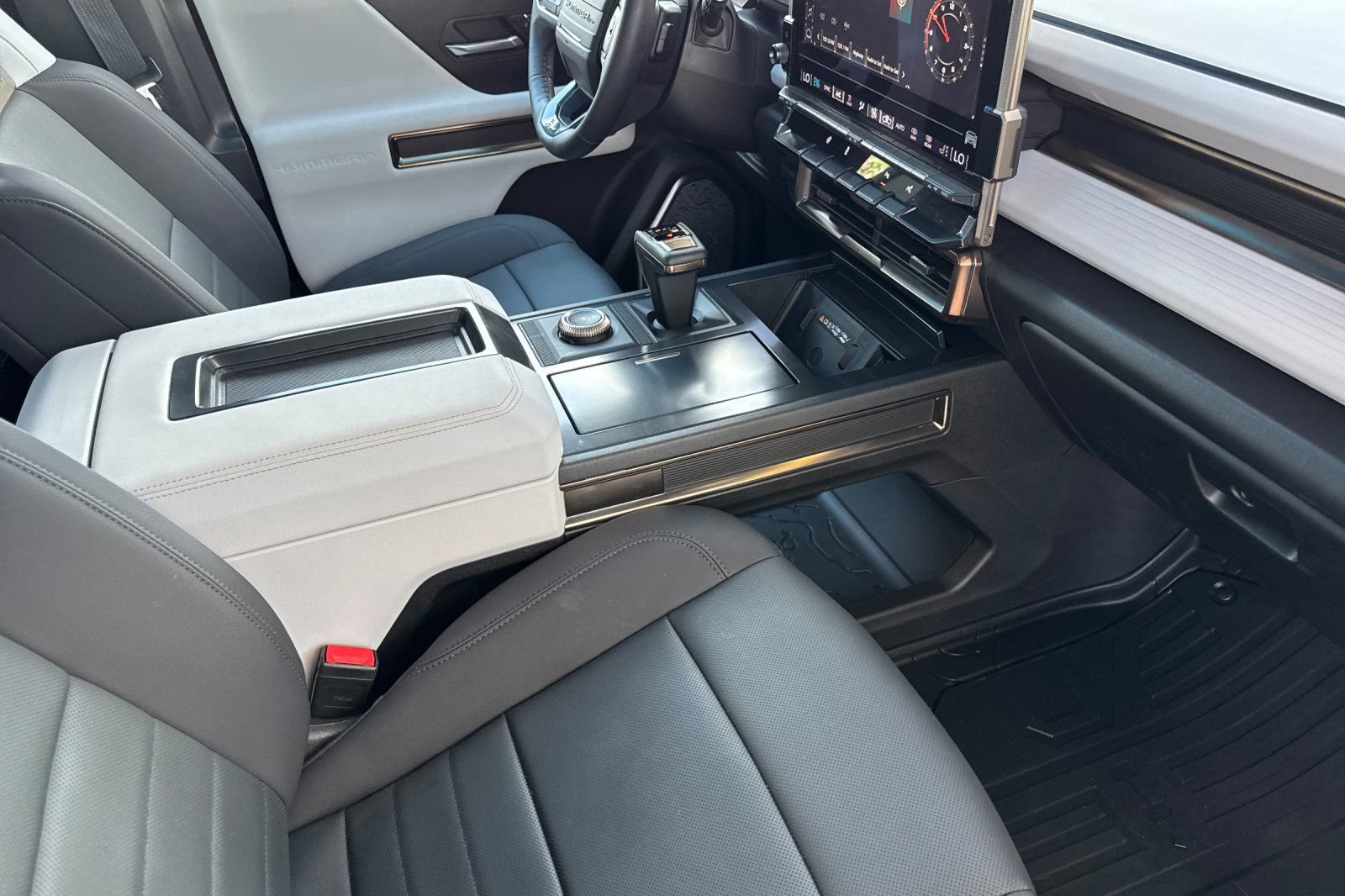 Certified 2024 GMC Hummer EV 2X w/ LPO, Illumination Package AWD/4WD image 17