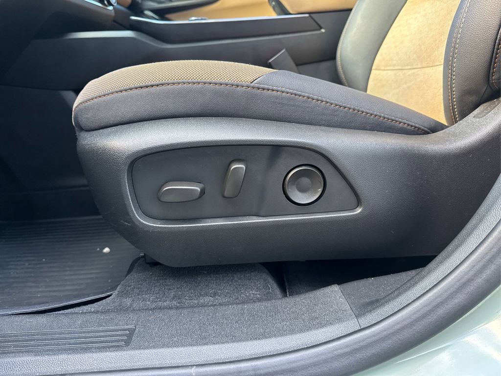 Used 2025 Chevrolet Equinox ACTIV AWD/4WD image 16