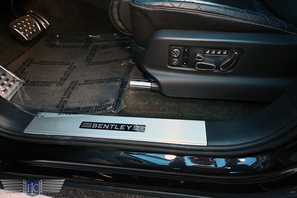 Used 2017 Bentley Bentayga image 11