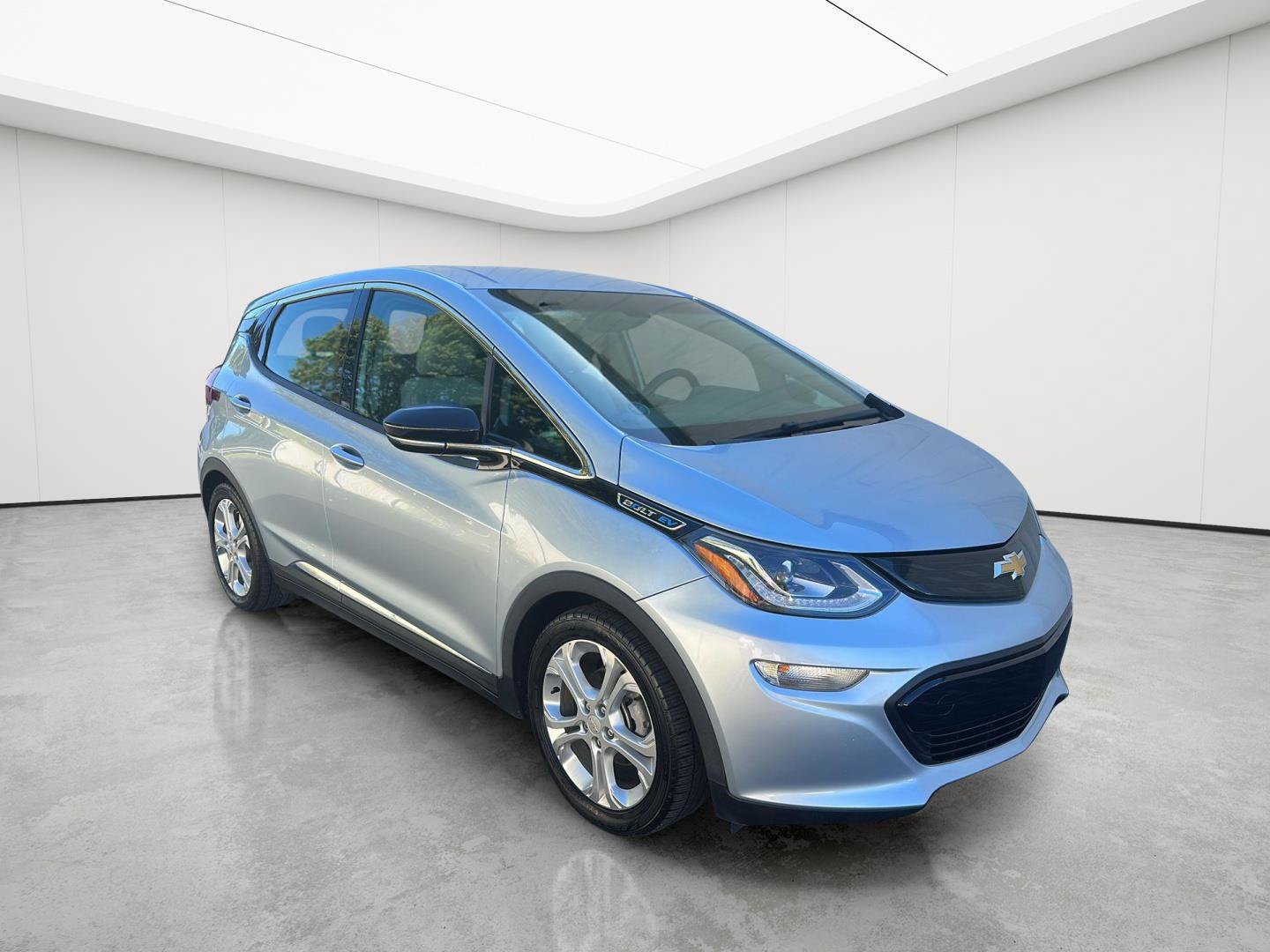 Used 2017 Chevrolet Bolt LT FWD image 2