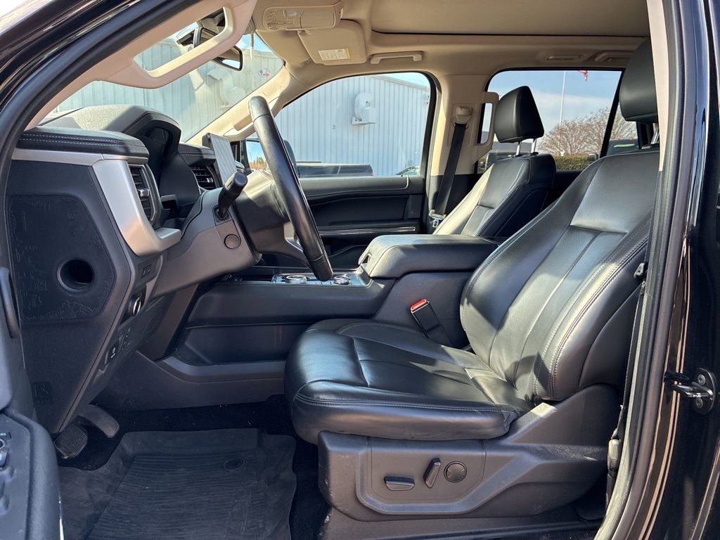 Used 2023 Ford Expedition XLT image 12