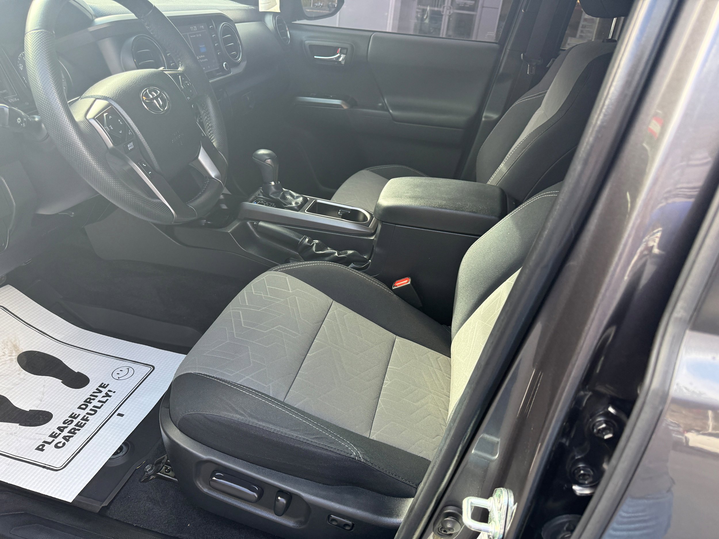 Used 2022 Toyota Tacoma TRD Sport w/ Technology Package image 14