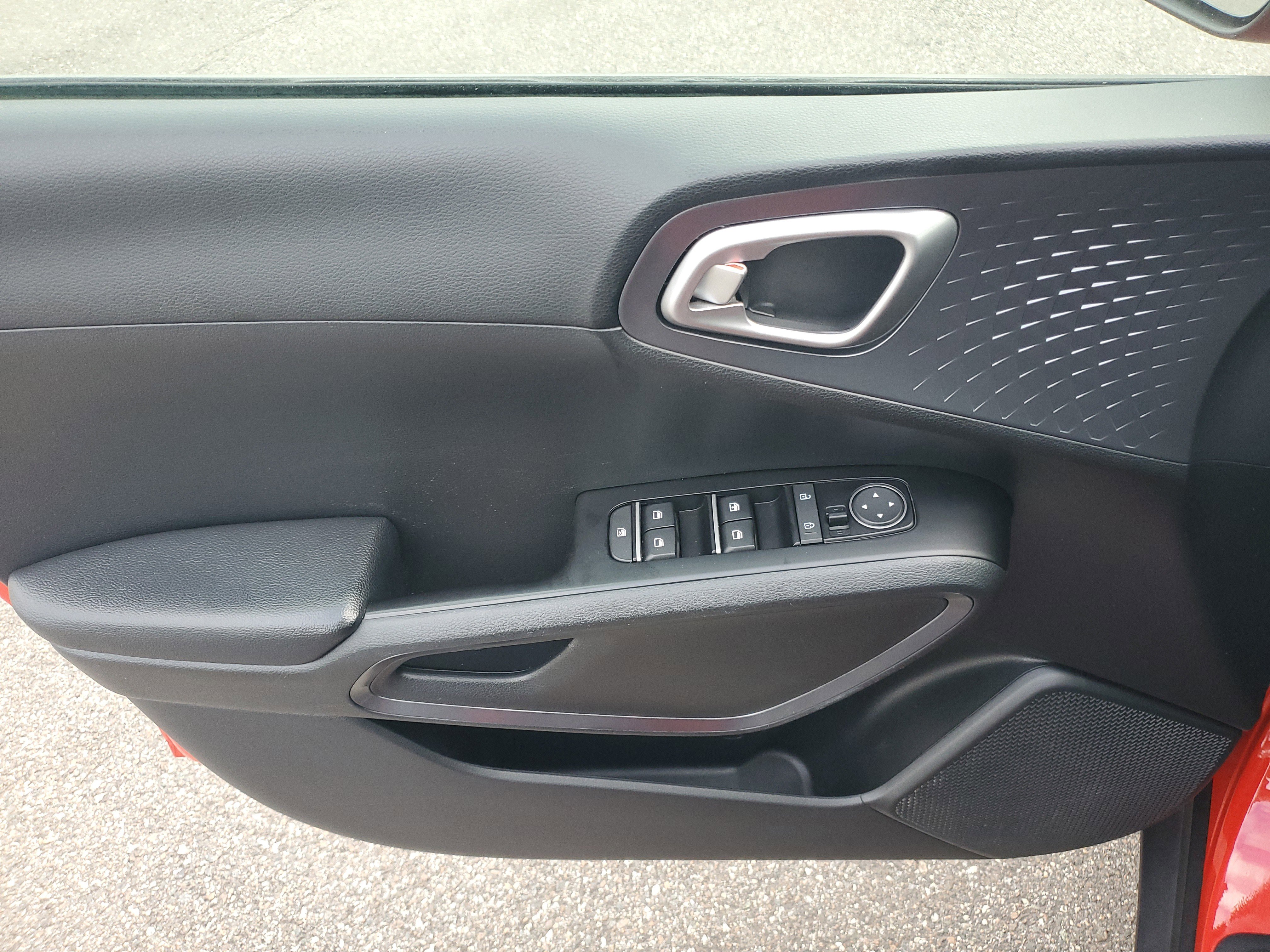 Certified 2021 Kia Soul S image 21