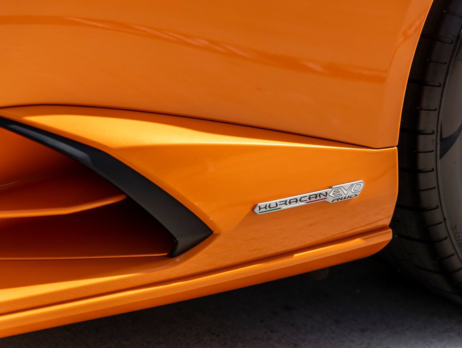 Used 2021 Lamborghini Huracan EVO RWD image 18