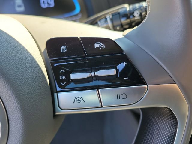 Used 2025 Hyundai Elantra Sport image 23