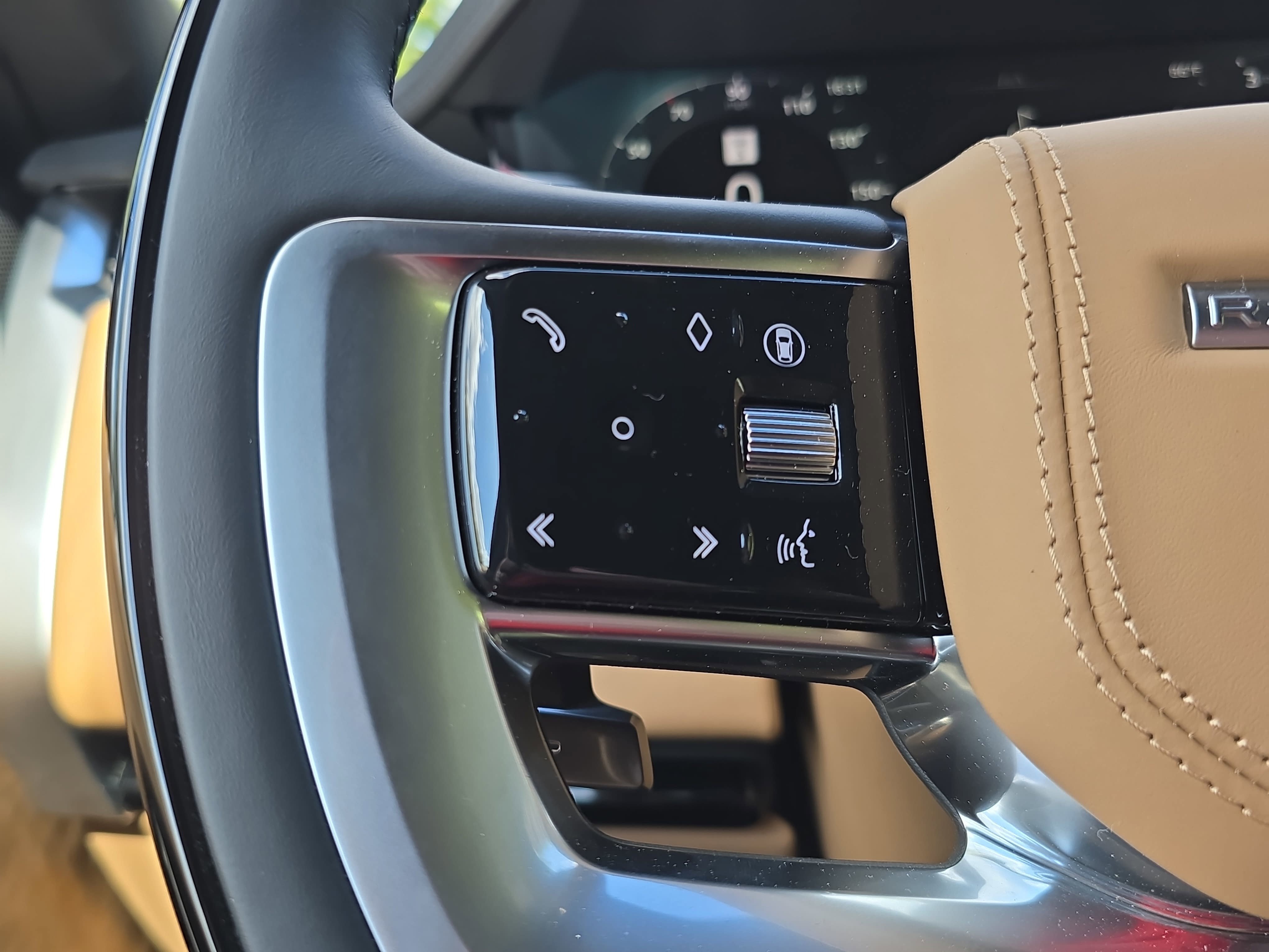 New 2026 Land Rover Range Rover Long Wheelbase SE AWD/4WD image 18