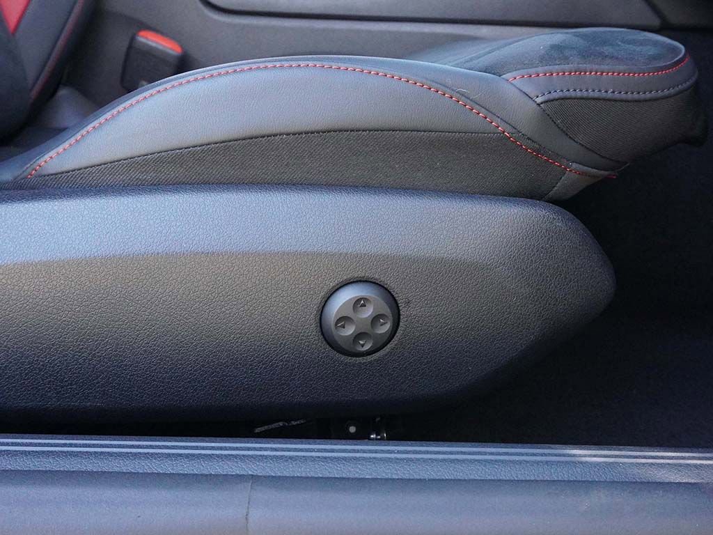 Used 2024 Mercedes-Benz CLE 53 AMG 4MATIC w/ Driver Assistance Package image 31