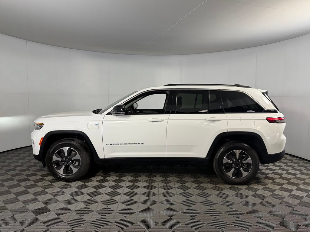 Used 2023 Jeep Grand Cherokee 4WD 4xe image 12
