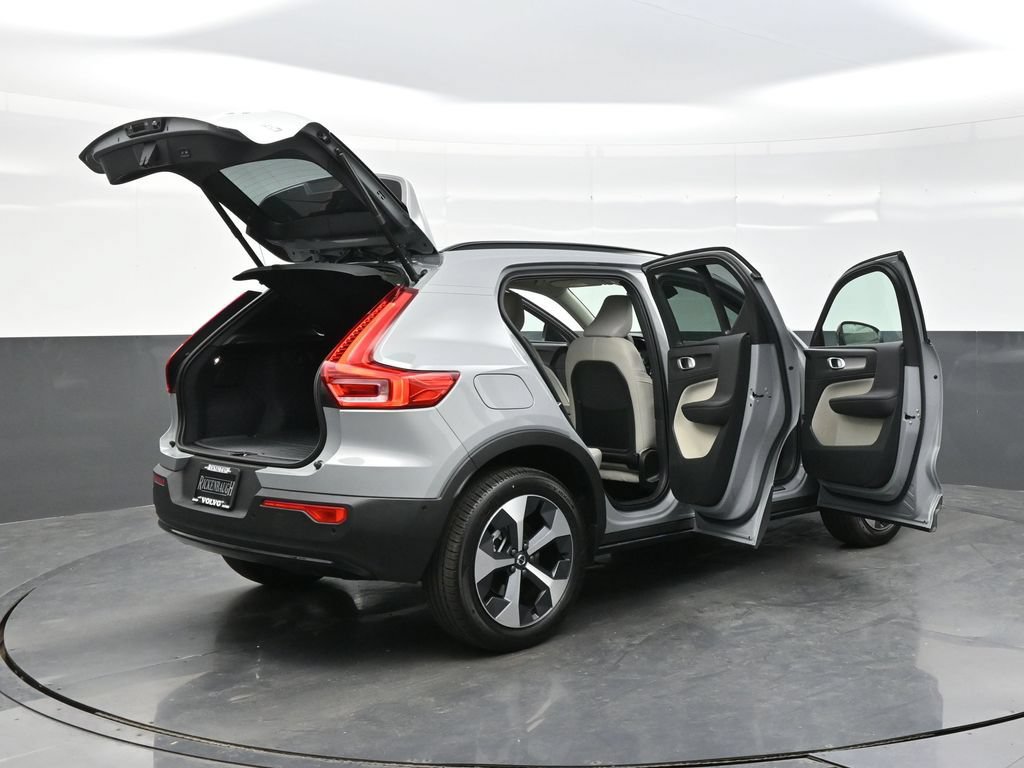 New 2026 Volvo XC40 B5 Plus w/ Protection Package Premier AWD/4WD image 43