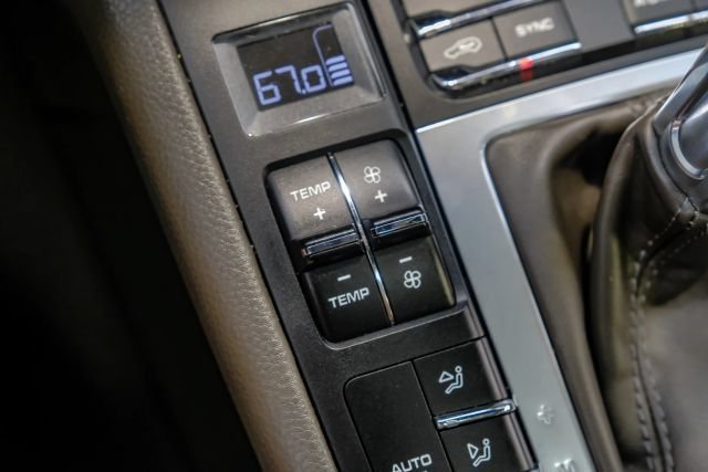 Used 2018 Porsche Macan Sport Edition AWD/4WD image 39
