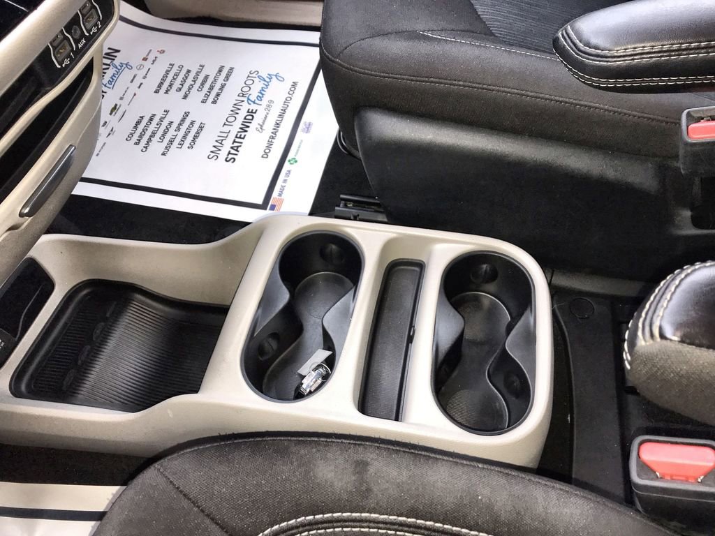 Used 2022 Chrysler Voyager LX image 20