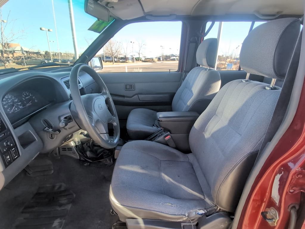 Used 1995 Nissan Pathfinder LE image 11