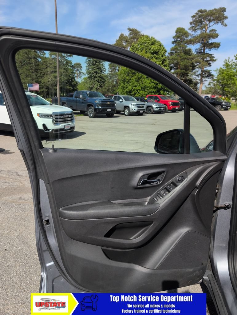 Used 2020 Chevrolet Trax LS w/ Tint and Cruise Package AWD/4WD image 5