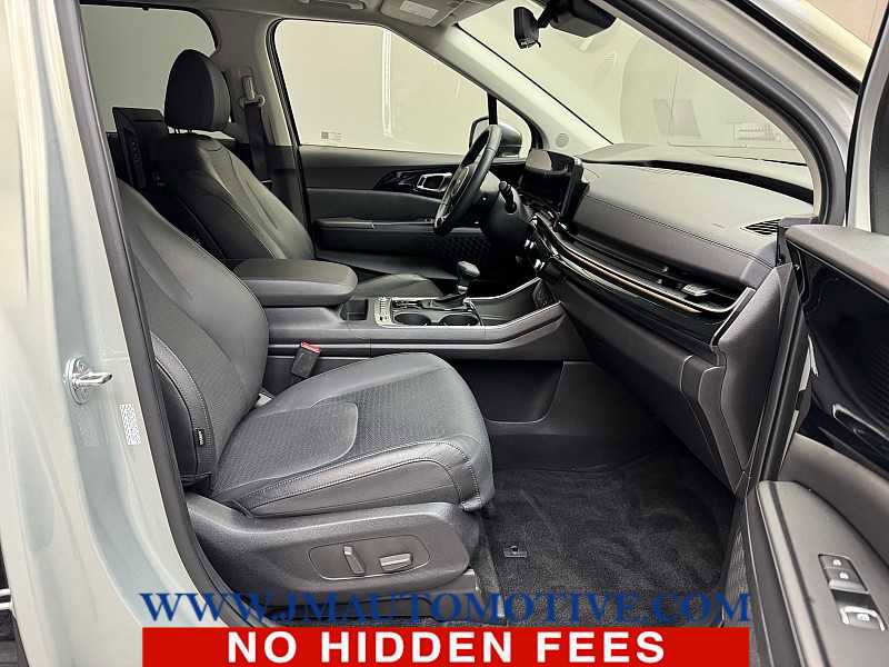 Used 2025 Kia Carnival SX Prestige image 22
