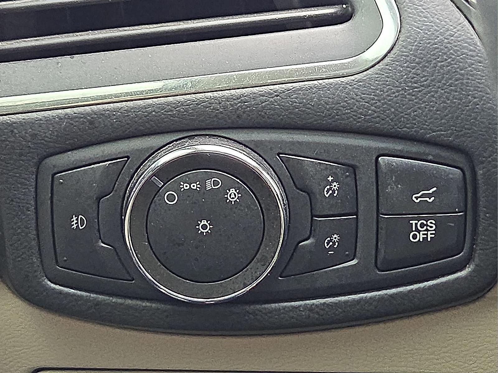 Used 2020 Ford Edge Titanium w/ Equipment Group 301A FWD image 20