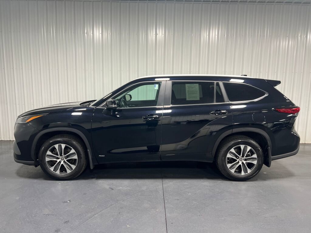 Used 2023 Toyota Highlander XLE image 24