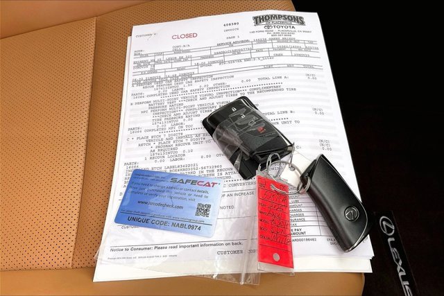 Used 2025 Lexus ES 300h w/ Premium Package image 11