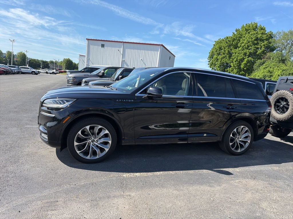 Used 2021 Lincoln Aviator Grand Touring w/ Elements Package Plus AWD/4WD image 3