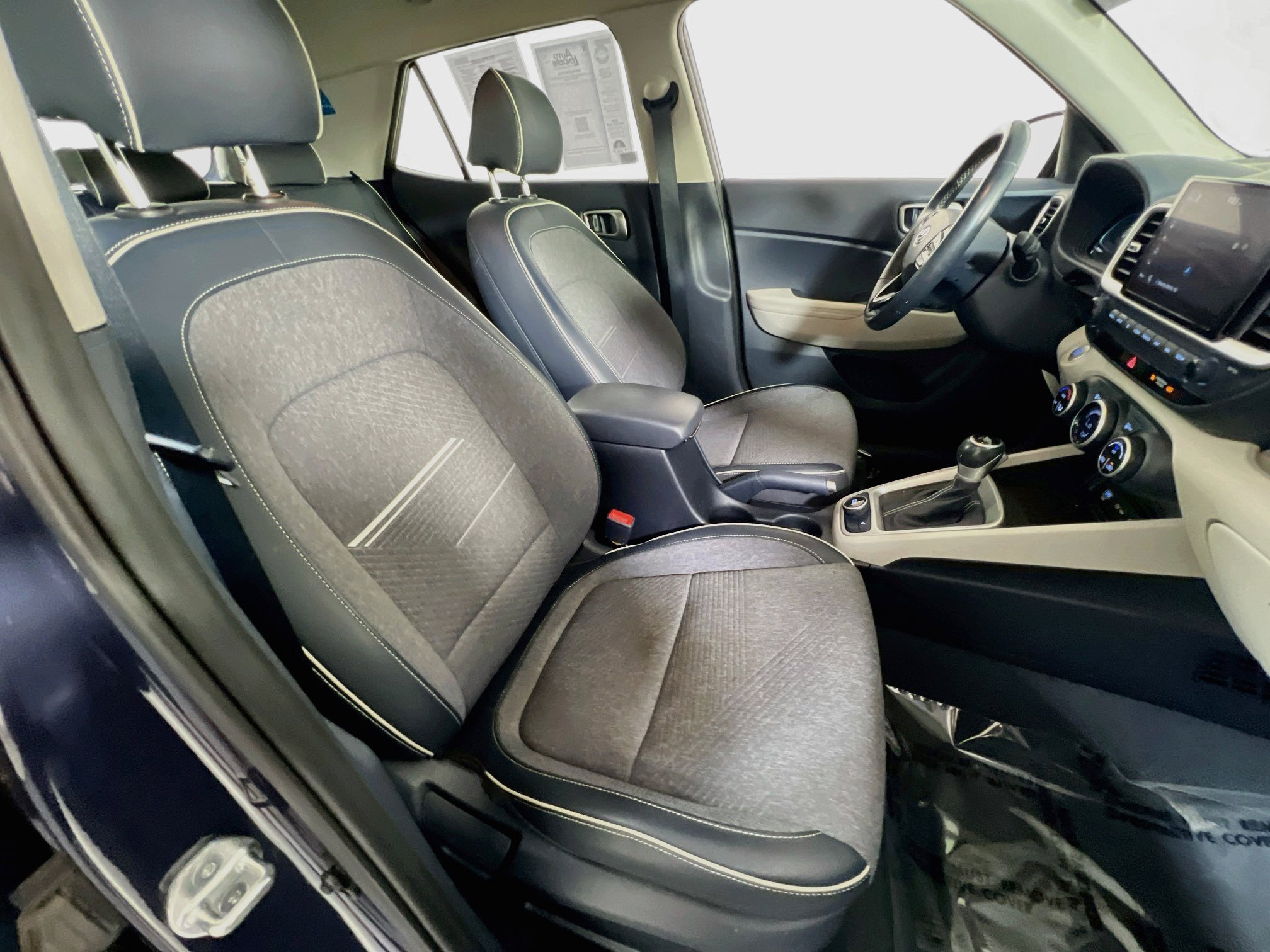 Used 2023 Hyundai Venue Limited FWD image 27