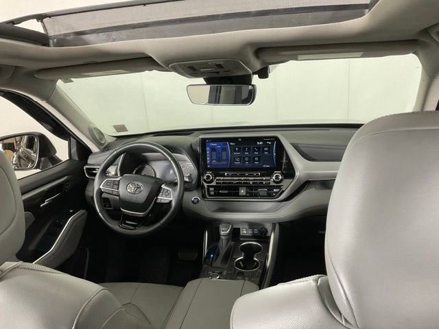 Used 2022 Toyota Highlander Platinum image 16
