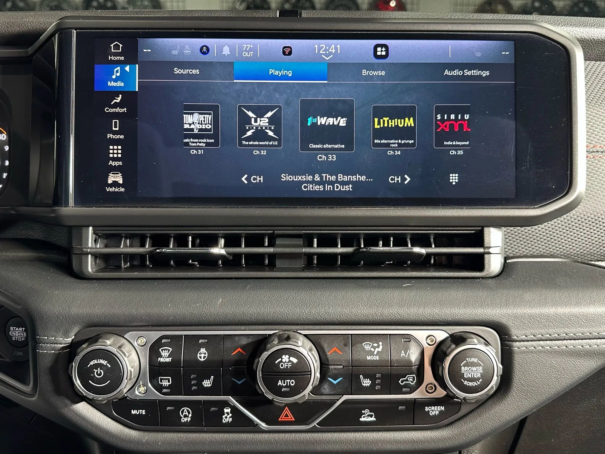 Used 2024 Jeep Wrangler Unlimited Rubicon w/ Convenience Group image 29