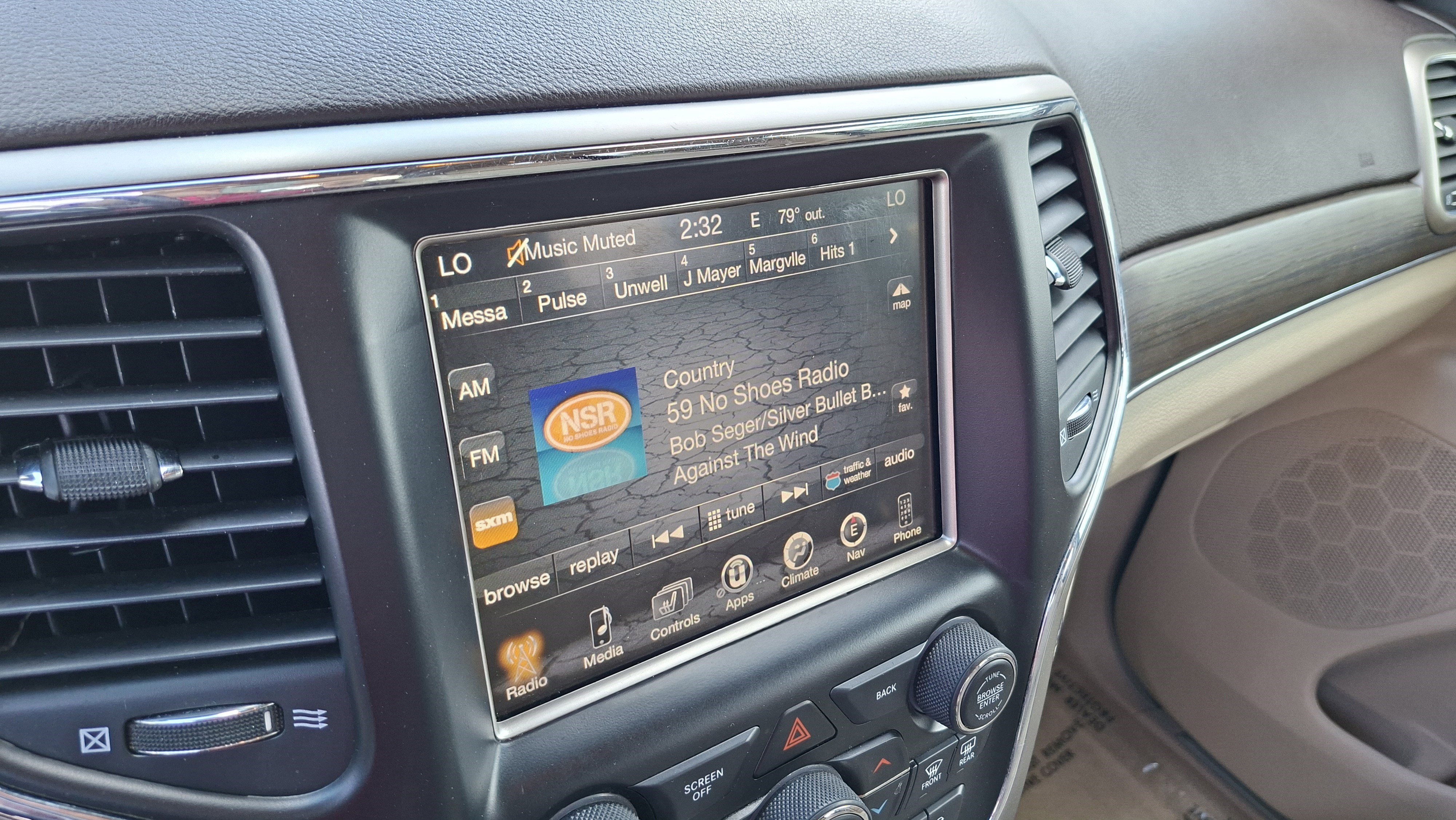 Used 2017 Jeep Grand Cherokee Overland w/ Jeep Active Safety Group image 14