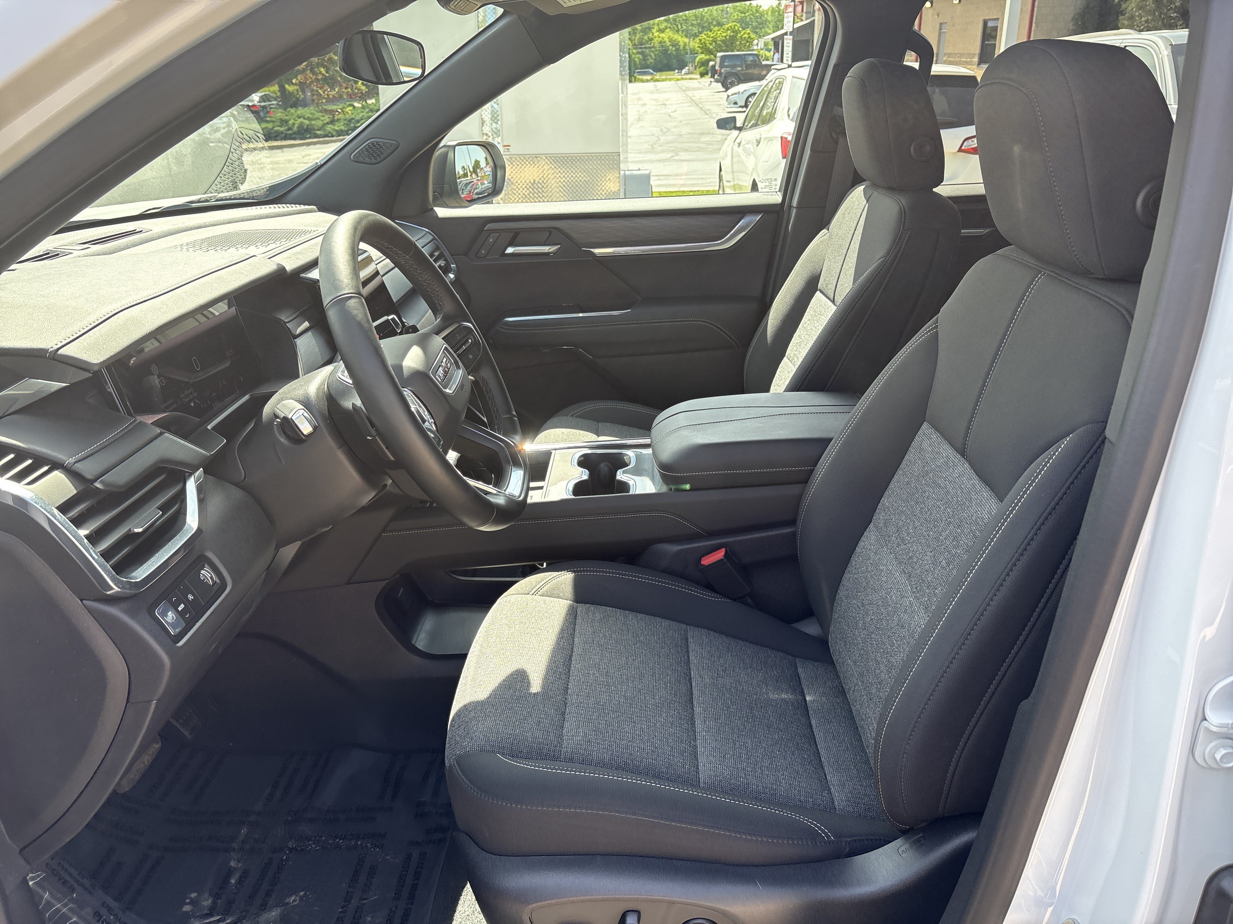 Used 2025 GMC Acadia Elevation FWD image 11