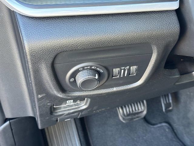 Used 2024 Jeep Grand Cherokee Laredo w/ Trailer Tow Package image 29