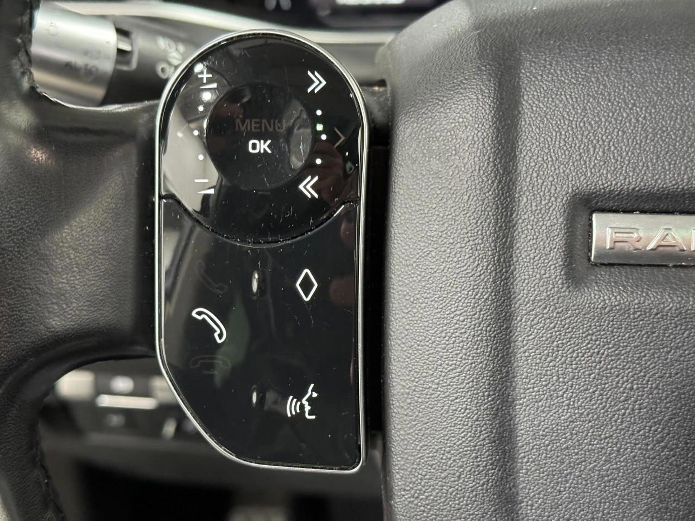 Used 2020 Land Rover Range Rover Evoque SE image 30