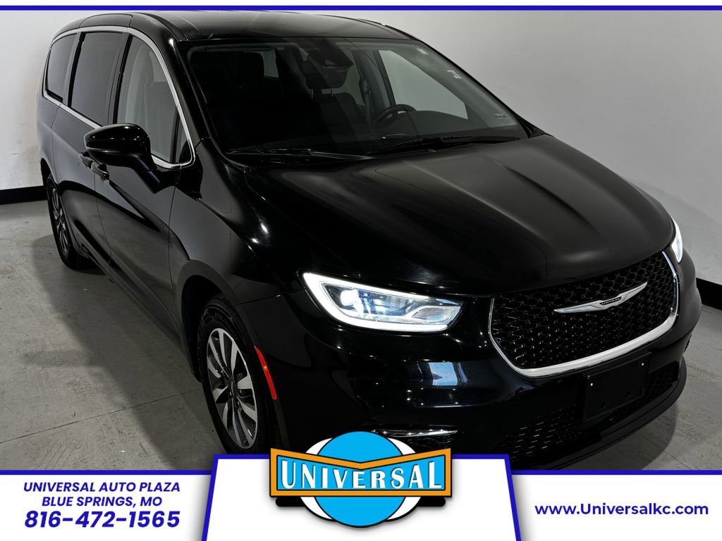 Used 2023 Chrysler Pacifica Touring-L video 1