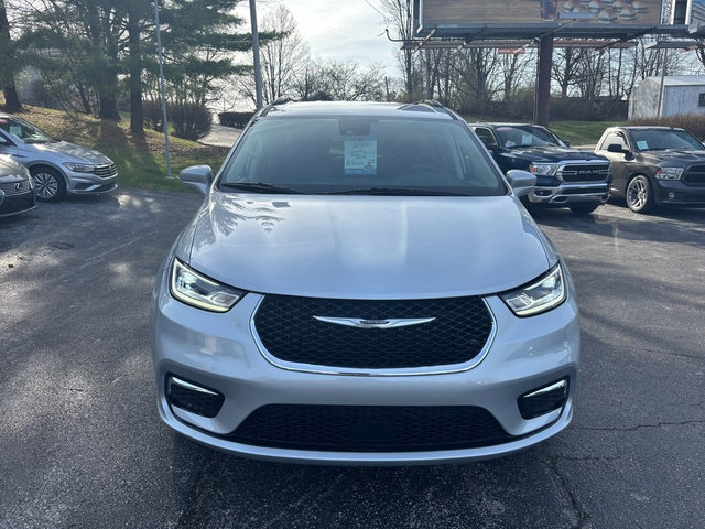 Used 2022 Chrysler Pacifica Touring-L AWD/4WD image 3