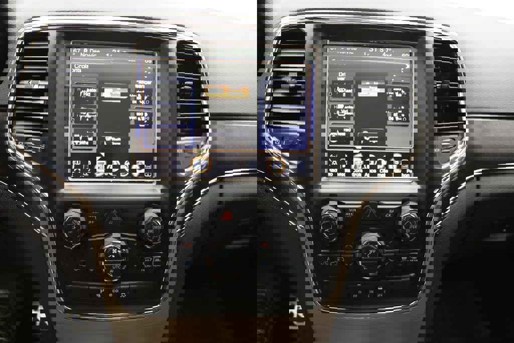 Used 2015 Jeep Grand Cherokee Limited w/ Luxury Group II image 25