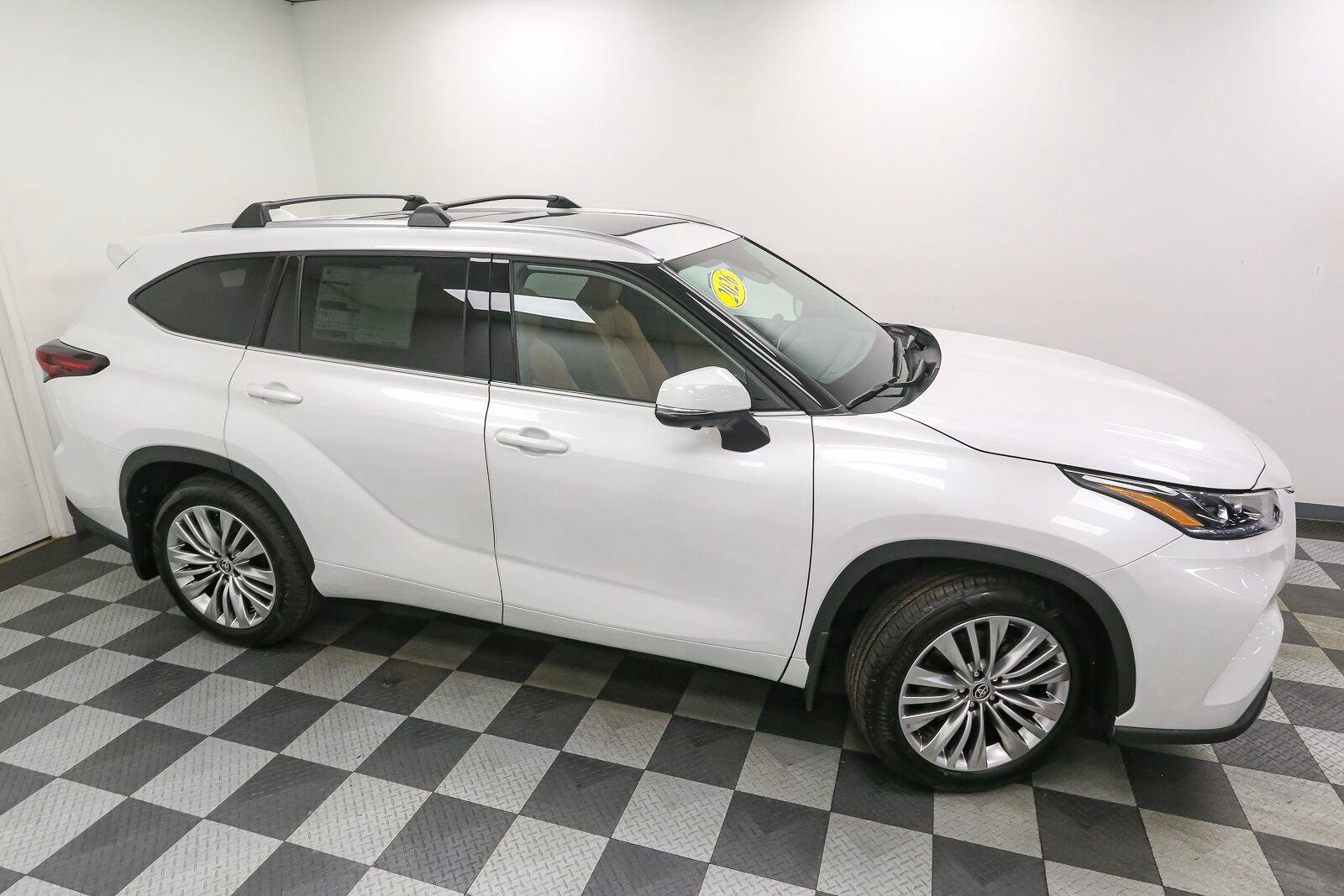 Used 2026 Toyota Highlander Platinum AWD/4WD image 6