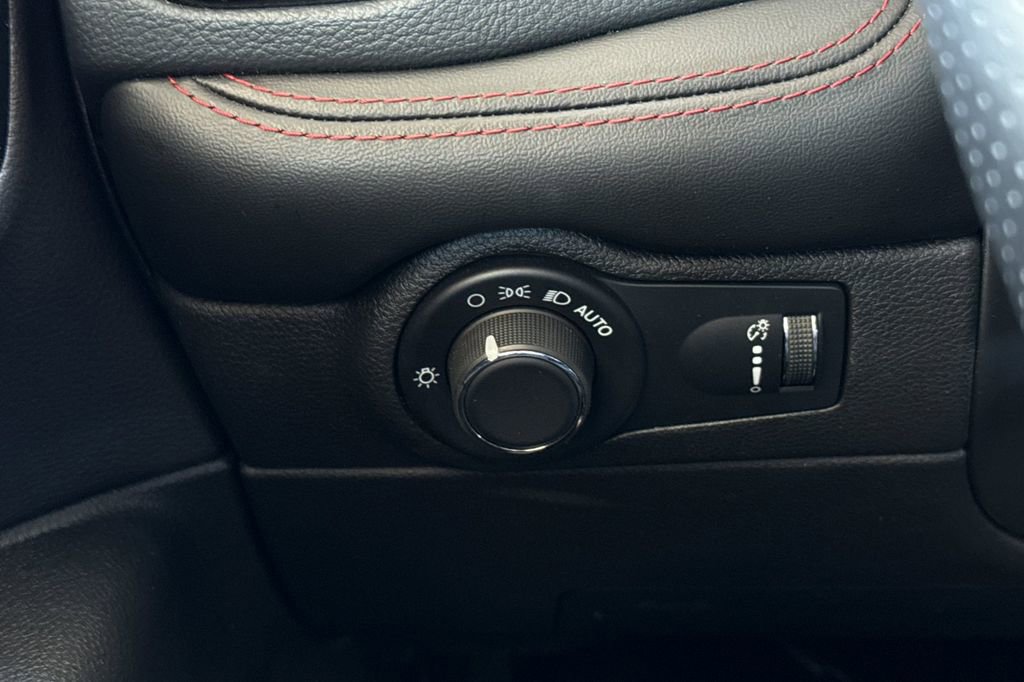 Used 2025 Dodge Durango GT image 40