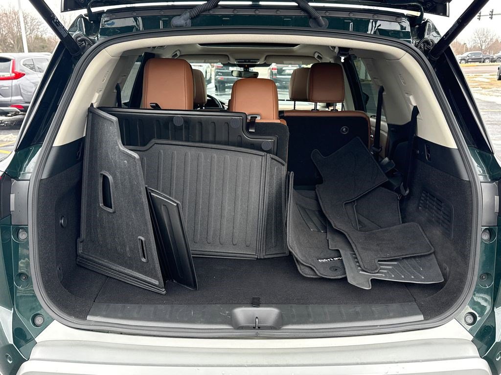 Used 2024 Nissan Pathfinder Platinum w/ Cargo Package image 16