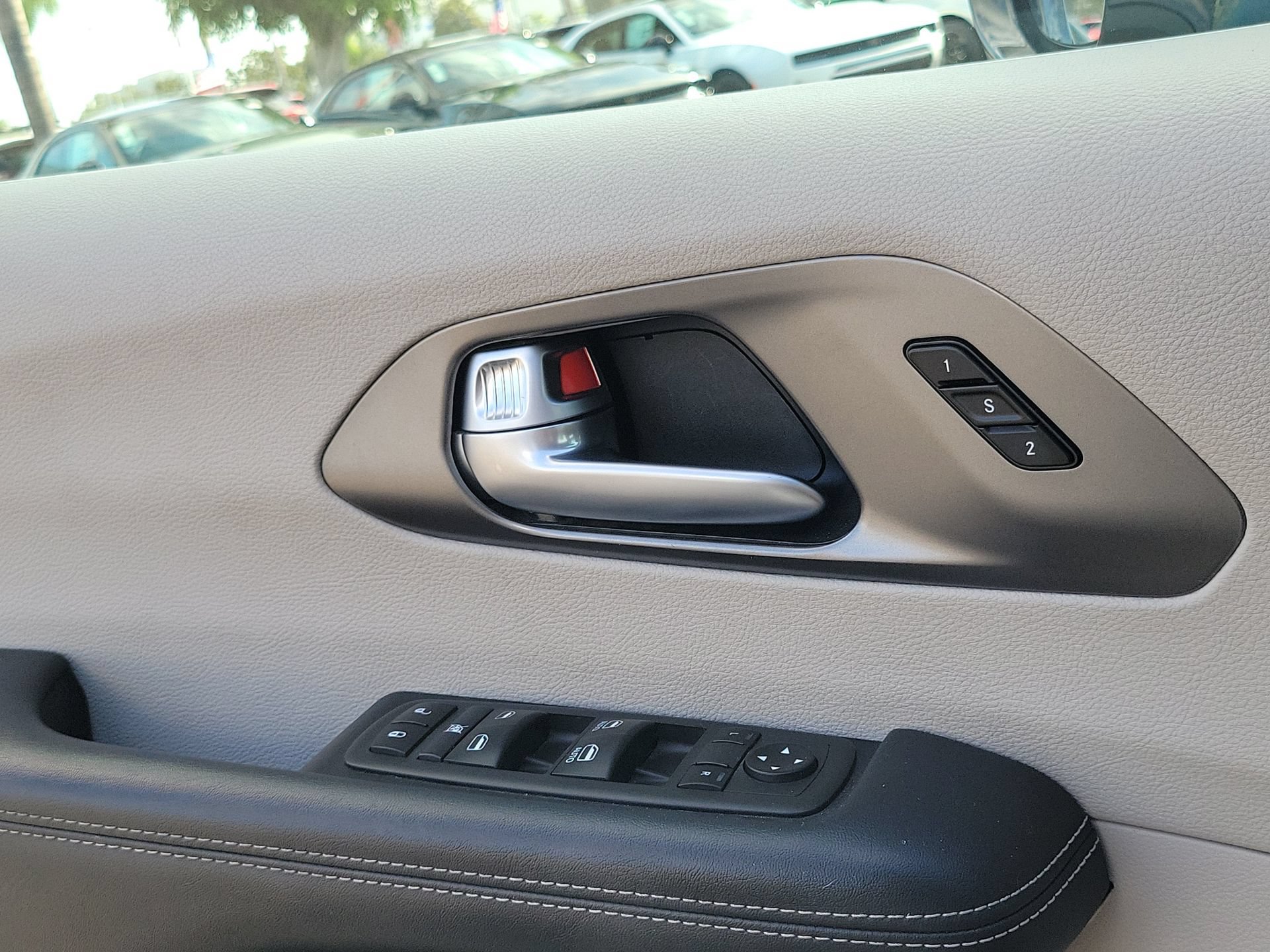 Certified 2024 Chrysler Pacifica Touring-L FWD image 15