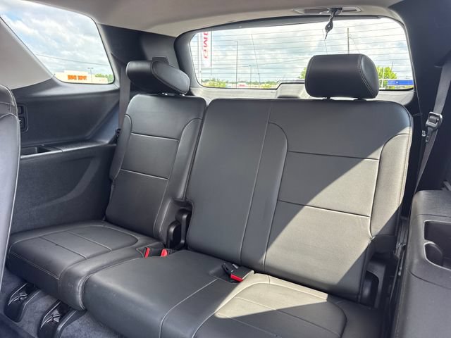 Used 2020 Chevrolet Traverse Premier w/ LPO, Blackout Package AWD/4WD image 12