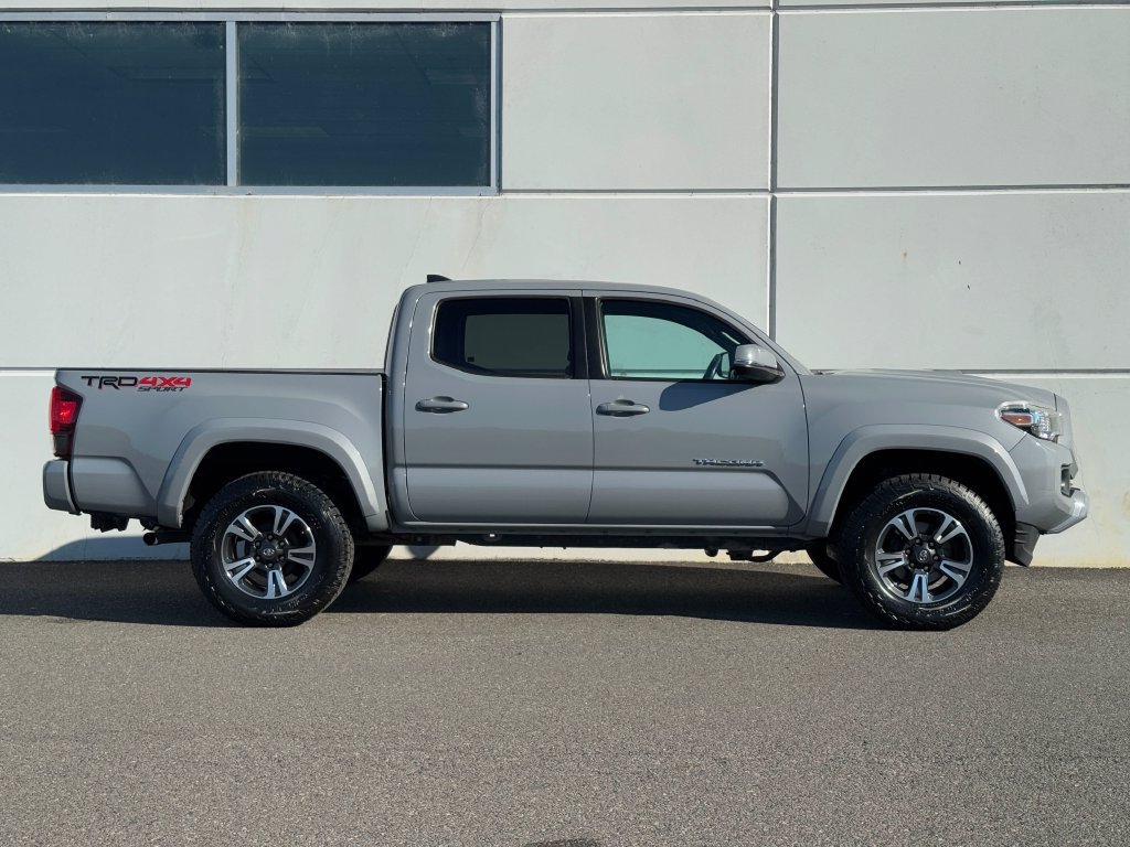 Certified 2019 Toyota Tacoma TRD Sport AWD/4WD image 8