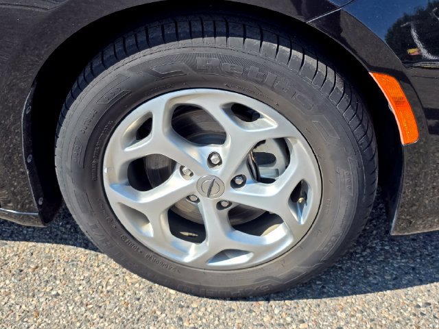 Used 2024 Chrysler Pacifica Limited FWD image 6