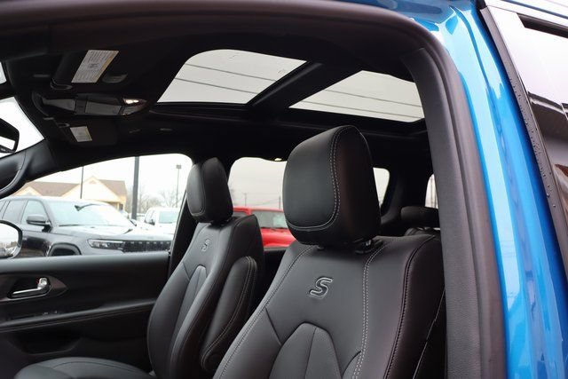 New 2026 Chrysler Pacifica Select w/ S Appearance Package FWD image 26