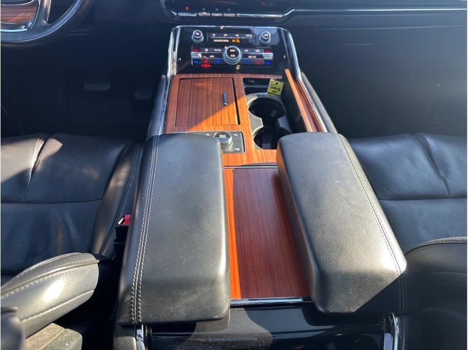 Used 2019 Lincoln Navigator L Reserve image 18