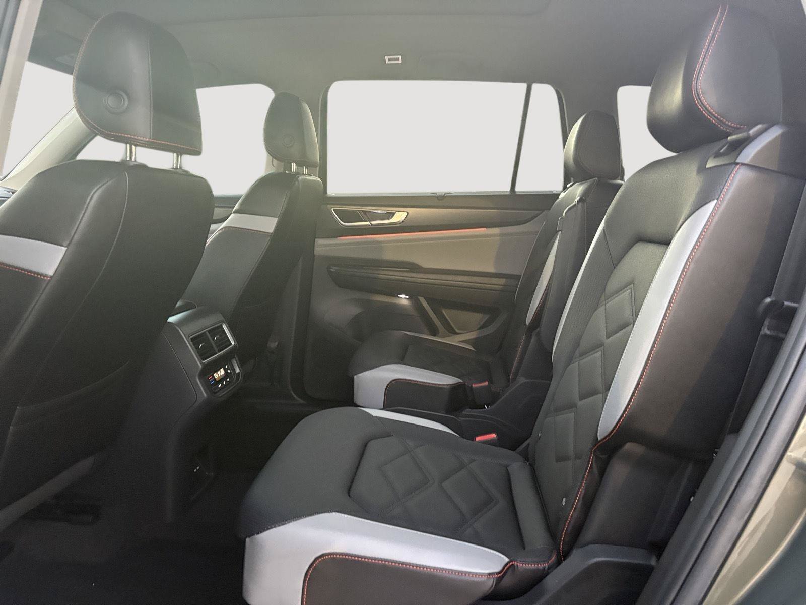 Certified 2024 Volkswagen Atlas Peak Edition SEL AWD/4WD image 9