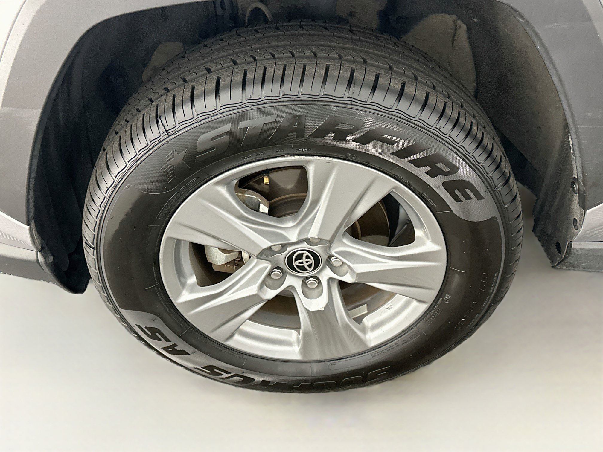 Used 2025 Toyota RAV4 XLE AWD/4WD image 11
