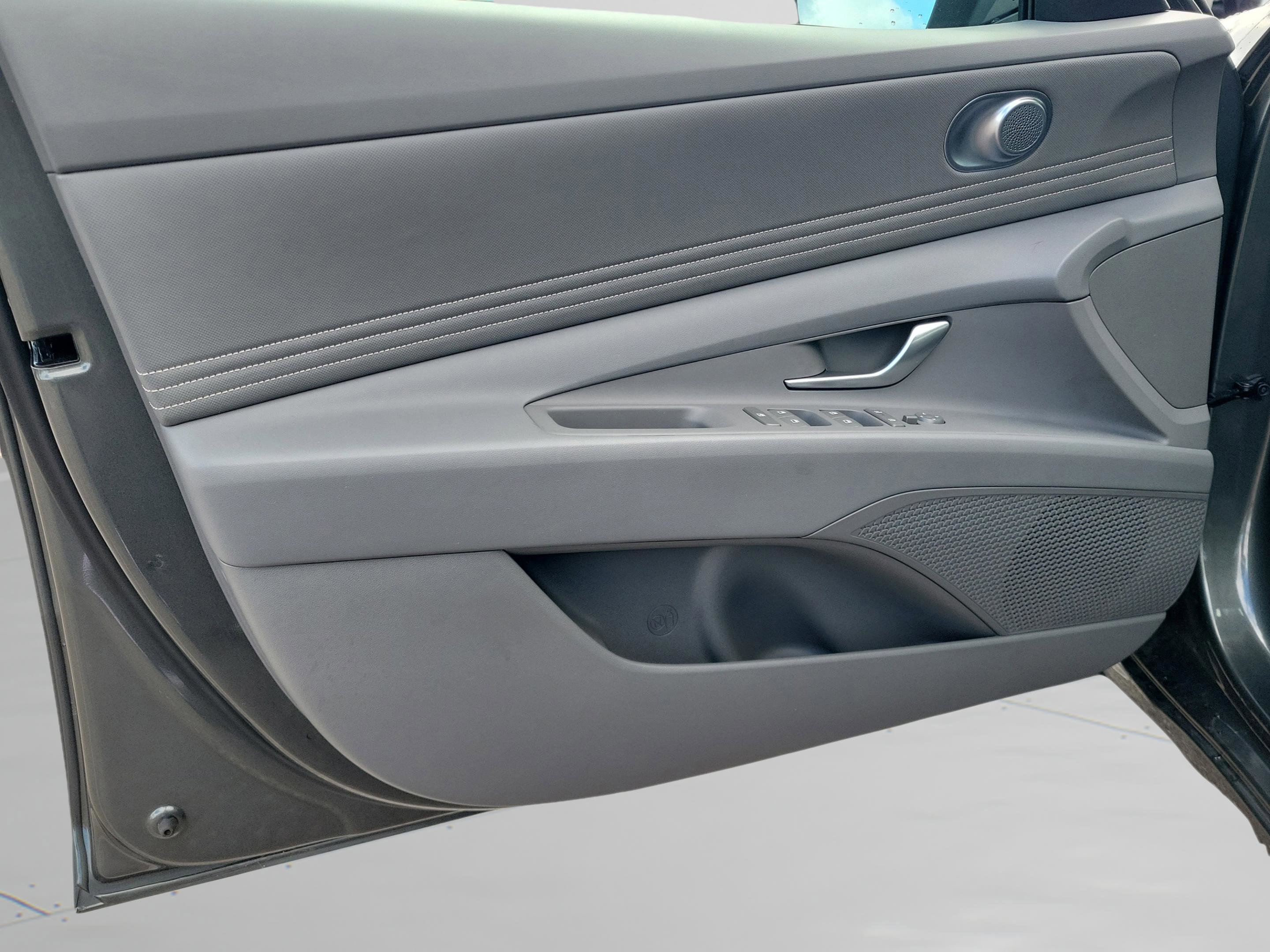 Certified 2025 Hyundai Elantra Sport image 17