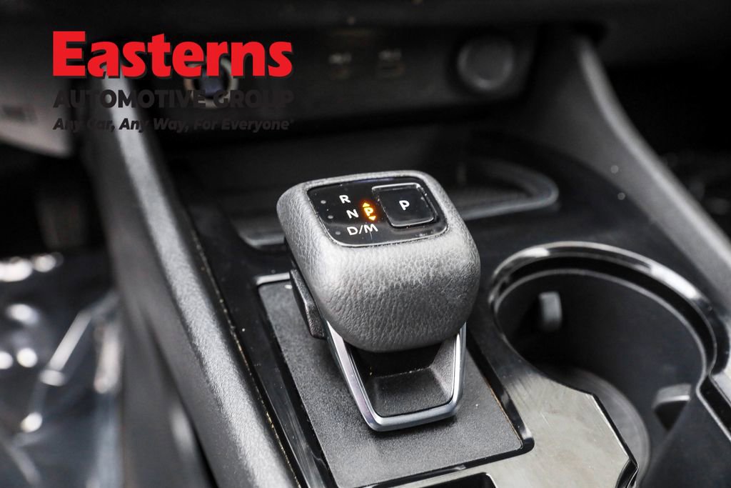 Used 2022 Nissan Rogue SV image 13