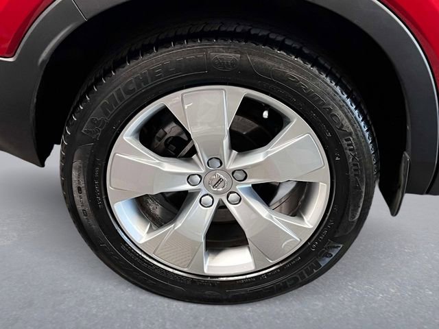 Used 2020 Volvo XC40 T4 Momentum image 7